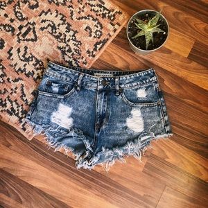 Bullhead distresses high waisted shorts